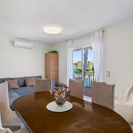 Con Piscina Privada Y Vistas Al Garraf Cerca De Sitges Casa de vacances