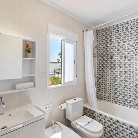 Con Piscina Privada Y Vistas Al Garraf Cerca De Sitges Casa de vacances *