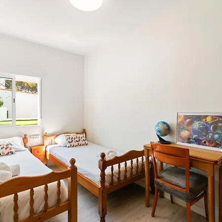 Con Piscina Privada Y Vistas Al Garraf Cerca De Sitges Casa de vacances *