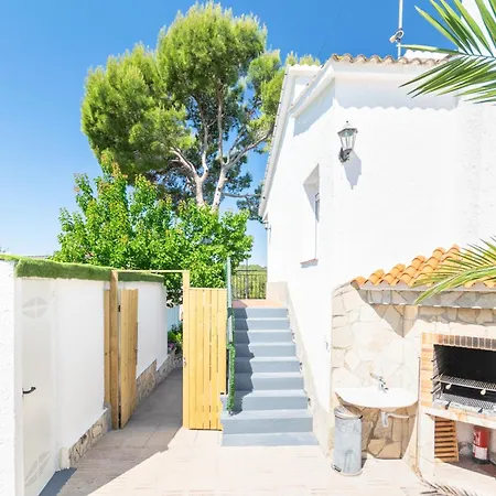 Con Piscina Privada Y Vistas Al Garraf Cerca De Sitges Casa de vacances Sant Pere De Ribes
