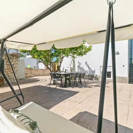 Con Piscina Privada Y Vistas Al Garraf Cerca De Sitges Casa de vacances Sant Pere De Ribes
